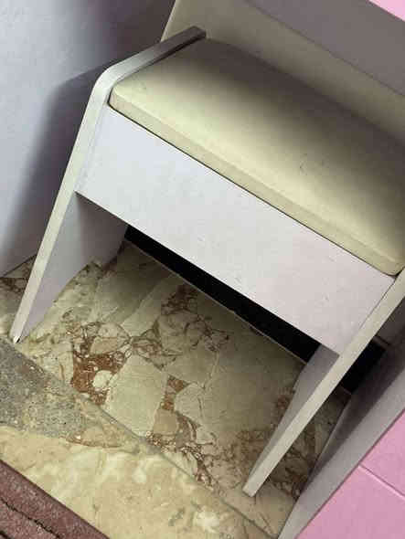 إعلان غرفة تركي ام نفر بناتي 

غرفة نظيفة جدًا فول استخدام قليل، وتتكون من 7 قطع وبحالة ممتازة.
الموقع: حي الجامعة – خلف الكوخ.
التواصل للشراي  فقط ومو الشراي يدخل خاص.

للاستفسار أو الاتصال:
*********** (واتساب)
