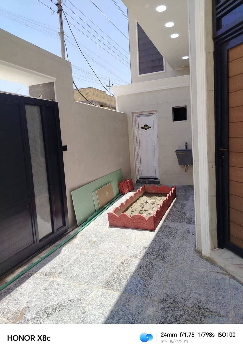 دار للبيع بحي سومر الأولى قرب مستشفى لأسنان مقابيل ثانويه القدس مساحته 200 طابقين بناء حديث درجه اولى على شارع 15 متر يتكون من 6غرف نوم وصالتين واستقبال ومطبخ ومجموعة صحيات لاستفسار واتساب ***********
