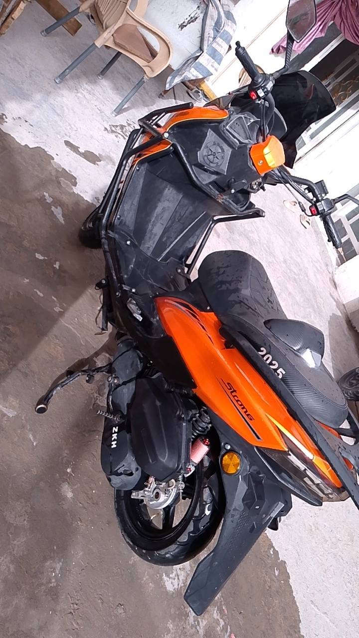 سلام عليكم دراجه فول نضافه طلعته رنبه قبل شهر دراجه برغي مامفتوح بيها دراجه خير من  الله سعره 750وبيها مجال لطيبين مكاني حله قرب جسر نادر رقمي  ***********
