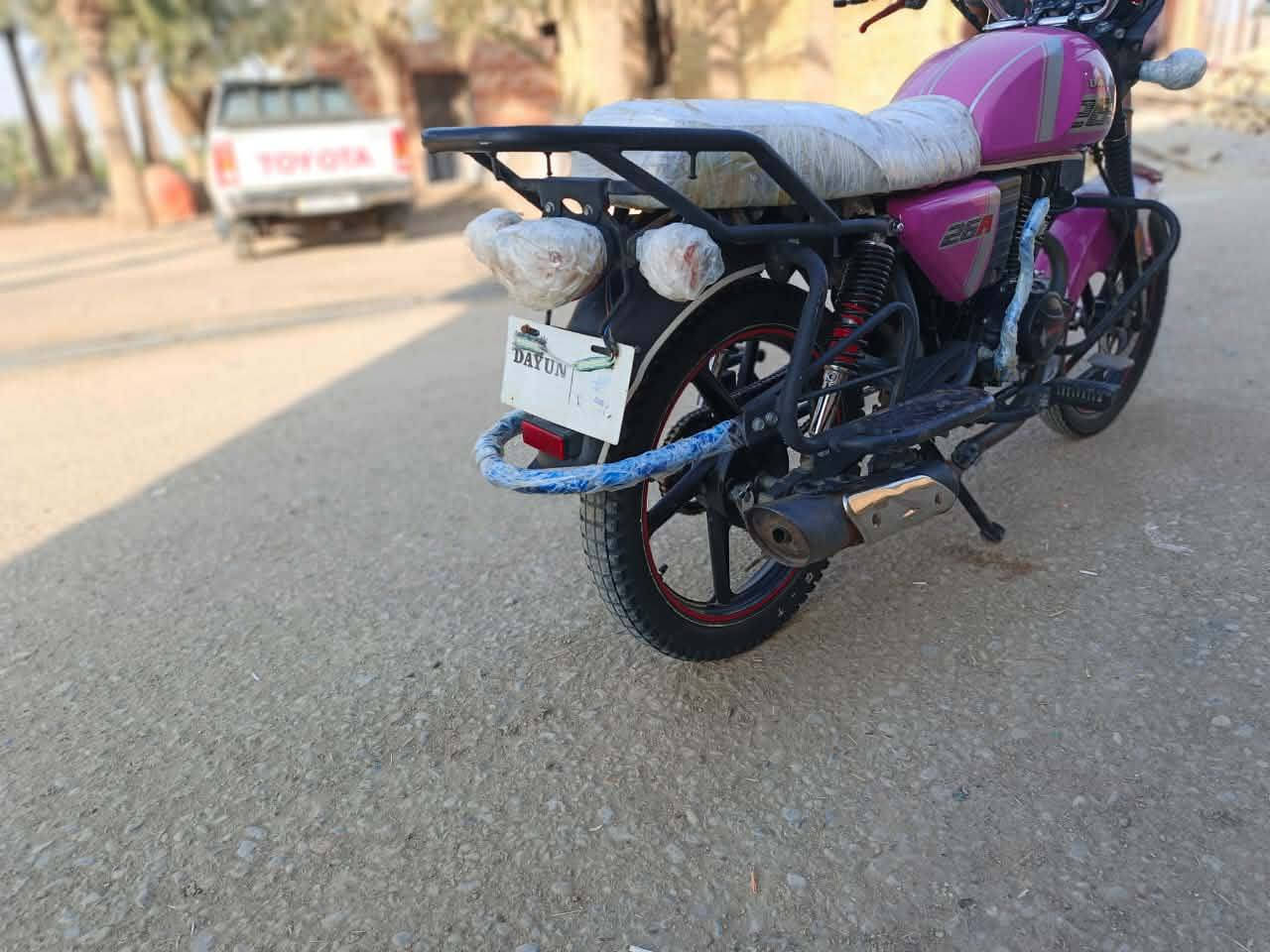 دراجه دايون بيع فقط موديل 23 اوراق 
مكينه مكفوله  150 كتابه حمره شلعه خير من الله 

مكان ذي قار سيددخيل سعر 1700وبيه مجااال بصيط 

رجاا المو شراي لايتعب نفسه  

وبخدمت. الشرااي ‏‪***********‬‏
