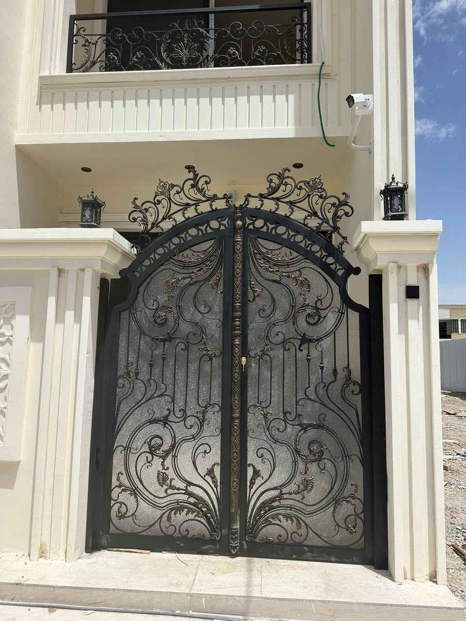 بوابة حديد فاخرة بتصميم ملكي أنيق ✨
نقدم لكم أجمل أعمال الحدادة الحديثة والكلاسيكية بجودة عالية وتشطيبات راقية تناسب الفلل والقصور والمنازل الفخمة.

✔️ تصميم حسب الطلب

✔️ متانة وجودة مضمونة

✔️ دهانات مقاومة للعوامل الجوية

✔️ تنفيذ بأدق التفاصيل

حوّل مدخل منزلك إلى تحفة فنية مع بواباتنا المميزة.

📞 للتواصل والاستفسار: ***********

📍 خدمة سريعة  ونعمل جميعً محافضات العراق
ذوالفقار الحداد
