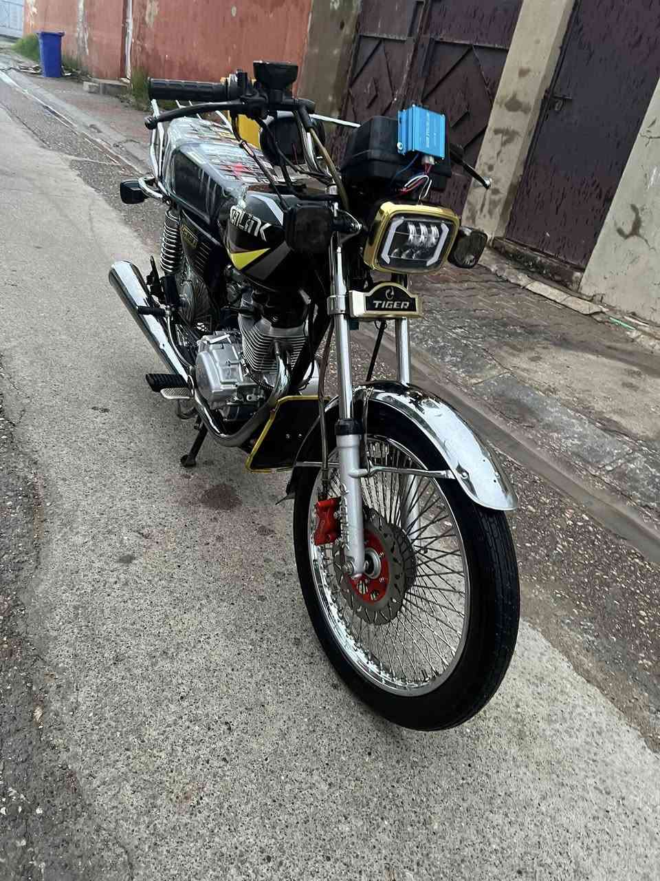 سلام عليكم دراجه للبيع دراجه خير من الله موديل ٢٣نضافه كدامك محرك شرط اصبانه ماطاخه كهربائيات كله شغال شراي تعال خاص مو شراي رجاء  لاتعلق وشكراً


**إذا كنت صاحب هذا الإعلان وتريد حذفه لأي سبب، رجاءا أرسل رسالة إلى الدعم الفني**