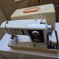 مكينه خياطه تطريز وعدل نضيفه ١٧٥ وبي مجال  وكو نوصيل بكروه داخل بغداد ...