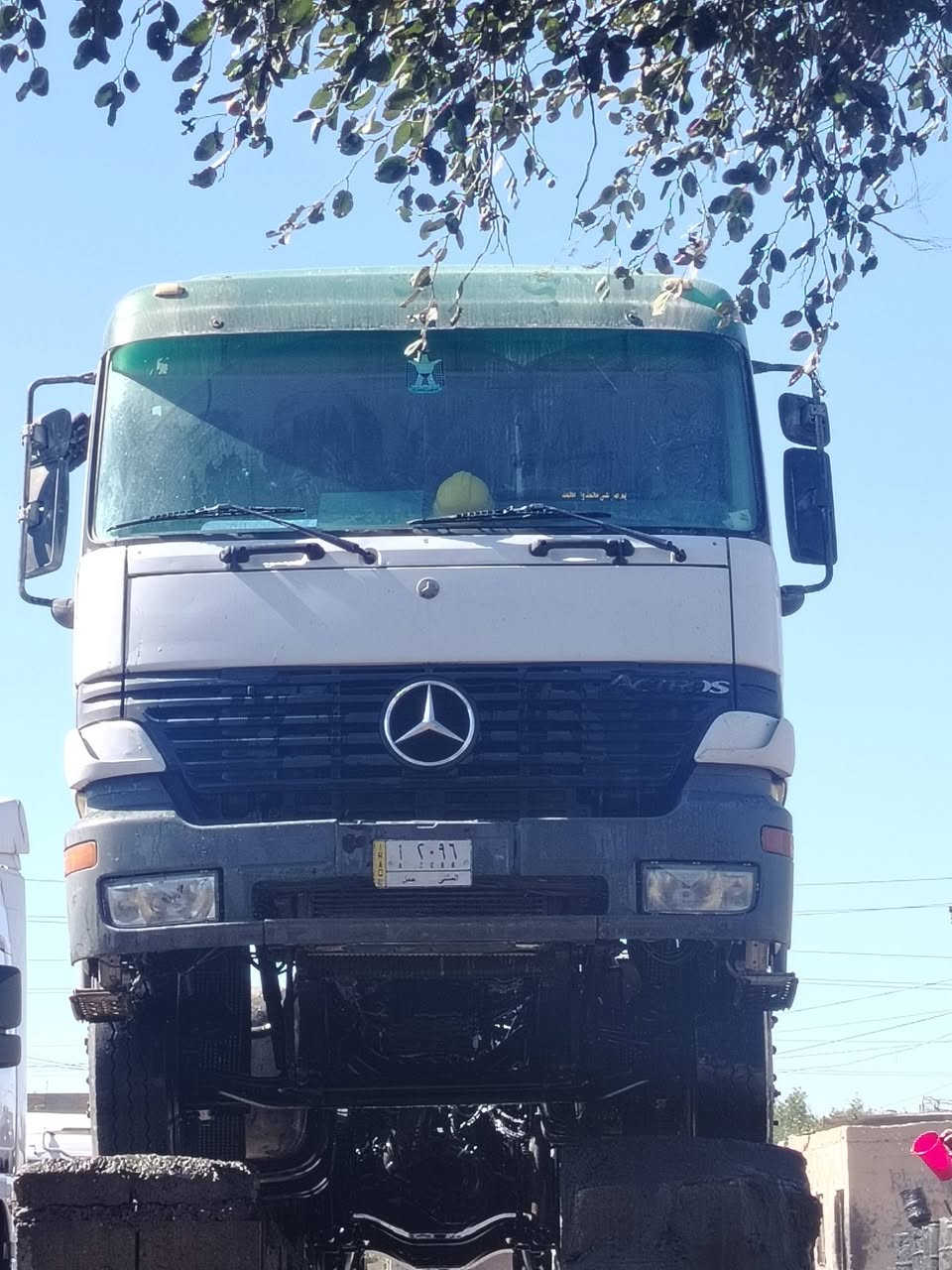 للبيع موديل ٢٠٠٢ راس وعربانه للاستفسار الاتصال على الرقم ***********
