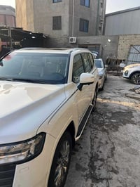 لاندكروز ٢٠٢٤  لمتد  ابيض خمس كامرات اصلي ساز ماشيه ٢٧٠٠٠كم مكفوله كفا...