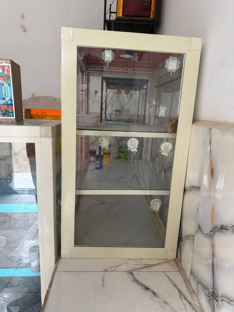 عارضه 400 وبيها مجال بسيط جديده
باقي كل ميز وسعره 
***********
