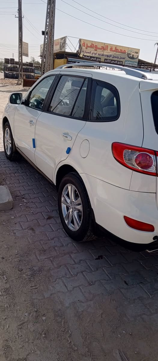 السلام عليكم سنتافي للبيع سياره صبغ عام (***********) سعر (122) موديلها 2011
