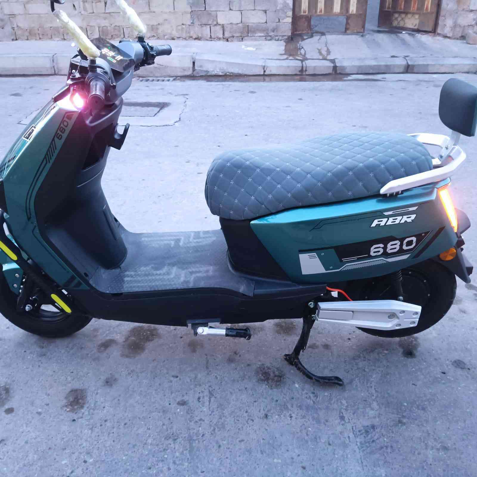 كامل مواصفات
البطاريات يقرن 9 كلهن 
السعر 650 وبي مجال 
العنوان الفلوجه شارع 40
*********** / واتساب فقط 
***********/ للتصال فقط
