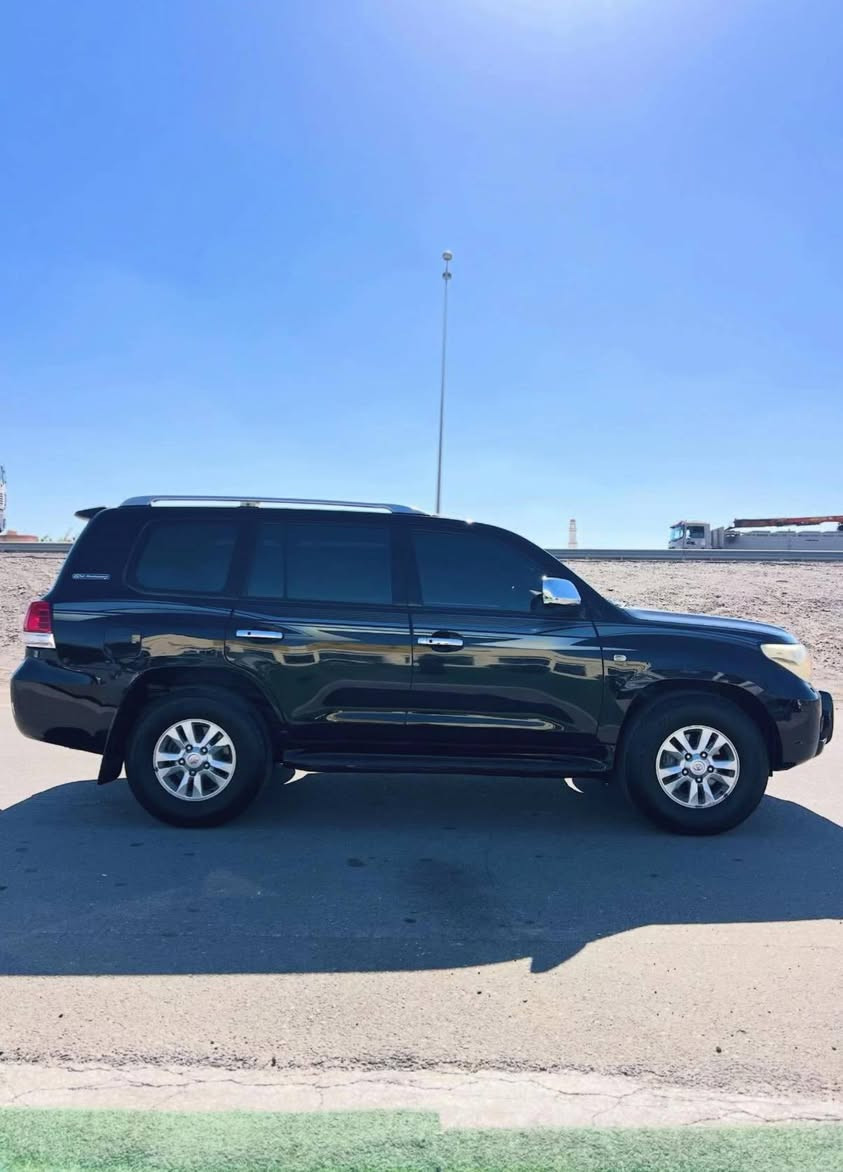 السلام عليكم ناتكروز 2008خليجي محرك 8سلندر 4٠7 تخم تاير جديد صدر خلفي وامامي جديد كهربايات كله شغال كير محرك  جديد تدفه وتبريد شغال سنويه بسمي لغاية 29 سيارة بيهه قطعتين السعر 235 وبيهه مجال عنوان بغداد 👍👍***********
