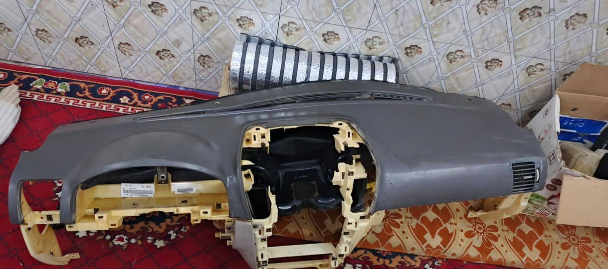 غراض سورنتو 2006+ كشنات إماميات ثنين البطانه باب جهته ذسايق  +درع دشبول +ضفيره+ عداد دشبول والكفر مالته  موقع ناصريه *********** مكان ناصريه مركز
