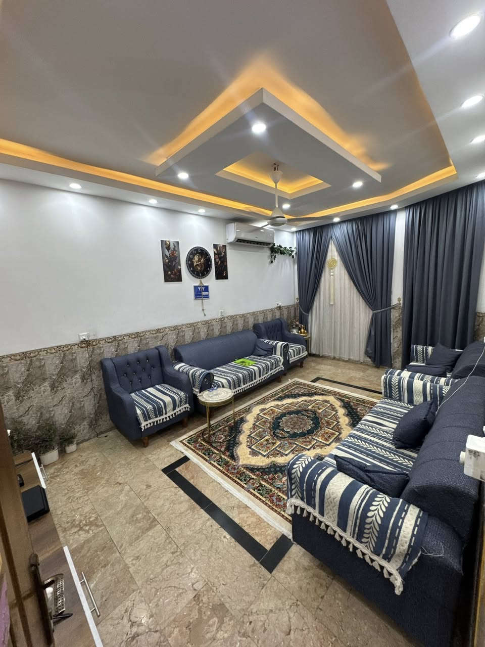 مشتمل للبيع في الطالبية قرب شارع الادارة واقتصاد او خلف شارع دكتور سعد مبارك

المساحه 100 م 
الواجهة 5 م 
النزال 20 م 

يحتوي على اربع غرف نوم واستقبال ومطبخ وخدمات خارجيه وداخلية 

#للاستفسار_مراجعه_مكتب_ارض_الرافدين_للعقار

*********** 
***********
