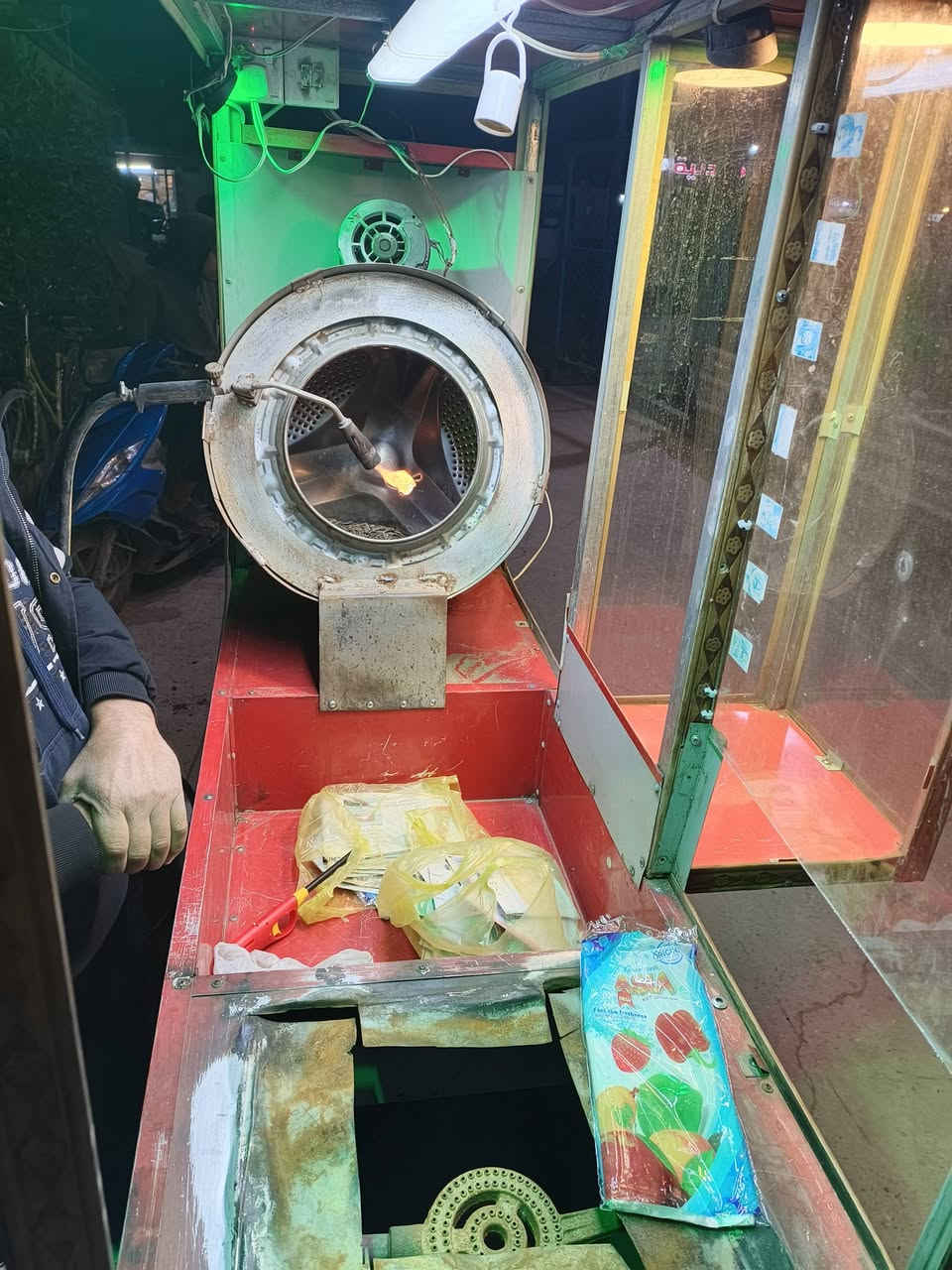 عربانة حب وشامية وجبس الجدر موجودة
السعر 300 العنوان الشعلة
 ***********
