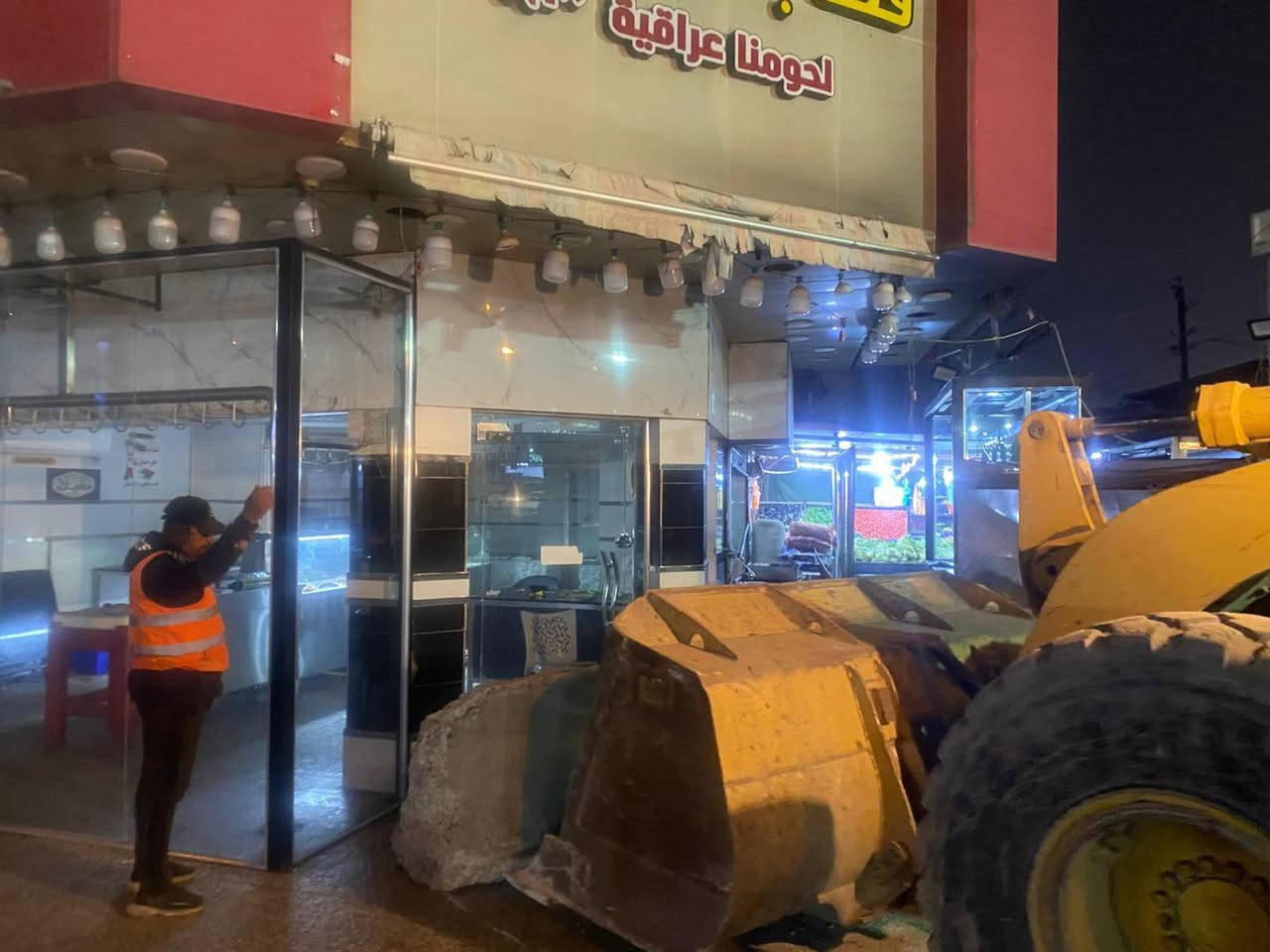 استجابة لمناشدة وردت عبر البرنامج : 
بلدية المنصور تقوم بحملة لازالة التجاوزات ضمن شارع الربيع في حي الجامعة . 
للمشاركة في برنامج #الو_مواطن يمكنكم التواصل معنا عبر الهواتف : 
*********** واتساب 
***********  
***********  
كما يمكنكم متابعة البث المباشر عبر صفحة البرنامج في الفيس بوك والتيك توك . 
106.3 FM
