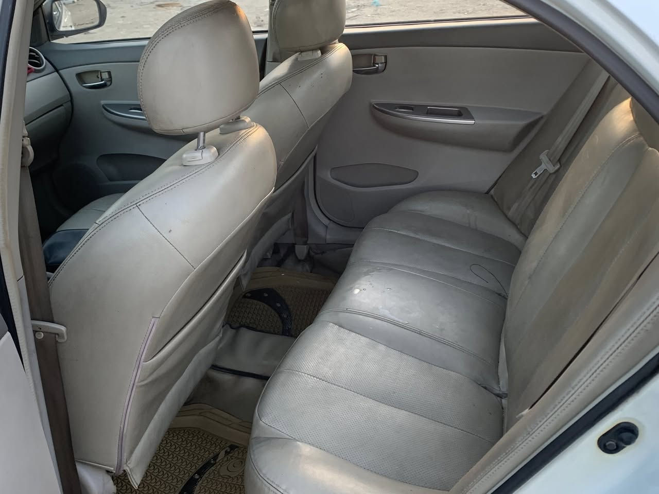 السلام عليكم بي واي دي للبيع كير اوتو بلادي كير ومحرك مكفولات فول مواصفات صدر تخم تاير جديد بيه شاشة وكامرة سيارة نضيفة بيها بس باب السايق مصبرغ تبريد كهربائيات كلها شغالة مكان بغداد  السعر 53 للاستفسار  ***********
