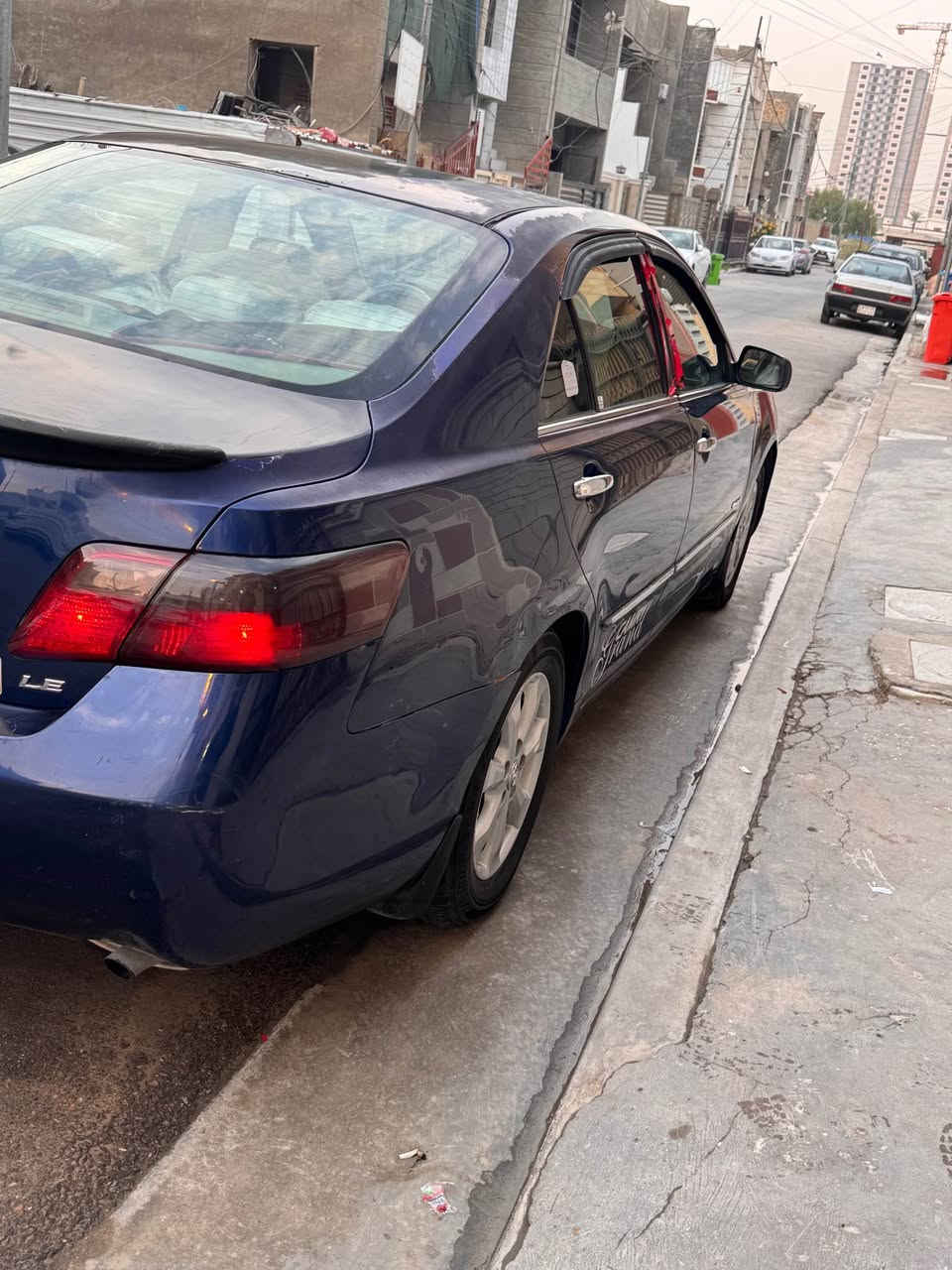 كامري 2007 وارد امريكي مكينه 2400 السياره مابيها نقص حادث امريكا جاملغ وباب صفحه السكن وهنا بيها طخه بين باب السايق والجاملغ يعني بيها 5 قطع صبغ والسياره بيها جراد واني مسويلها عازل للارضيه وللصندوق وسعرها 
$8500 وبيها مجال للاستفسار  مكاني بغداد حي الجهاد
*********** بغداد, العراق
