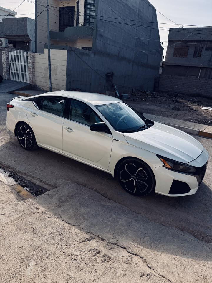 السلام عليكم شباب التيما موديل 24 مواصفات
نيسان التيما 2024 فئة Sr
حادثهة جامرلغ امامي  ايسر من امريكا 
وراجع bdrفقط 
الون ابيض 
فئة سبورت sr
محرك 4 سلندر تنفس طبيعي 
دفع امامي 
شاشة كبيره +كامرة خلفية 
نظام بصمه تشغيل
ستيرنكن تحكم 
انوار Led امامية 
مثبت سرعة 
 نظام منع انزلاق 
 حساسات امامي خلفي
صدر امامي وخلفي شركه بلادي 
ممشى السياره 22 الف 
رقم الشاصي 
رقم سلمانيه. باسمي شرط تحويل 
سيارة كاملة ما بيها اي نقص شرط الفحص
مكان سياره ديالى 
السعر اتصل ‭0770 419 2793‬
