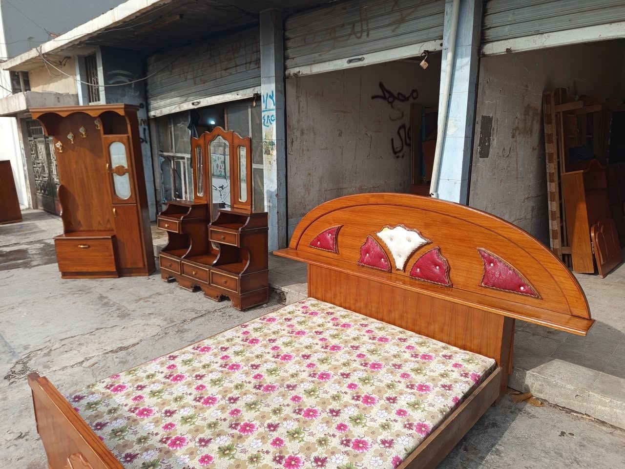 غرفه بدون قنصور شرط النظافه شغل ثقيل حيل
سعرها ١٢٥ الف
رفاعي يم طرشي الشفاء ***********
