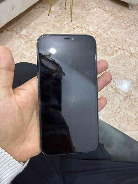 ايفون 11 
ذاكرة 128
بطارية مرفوعة وراجعة ع النسبة الاصلية 79
السعر 200(بي مجال) او مراوس بأيفون ثاني 
***********
