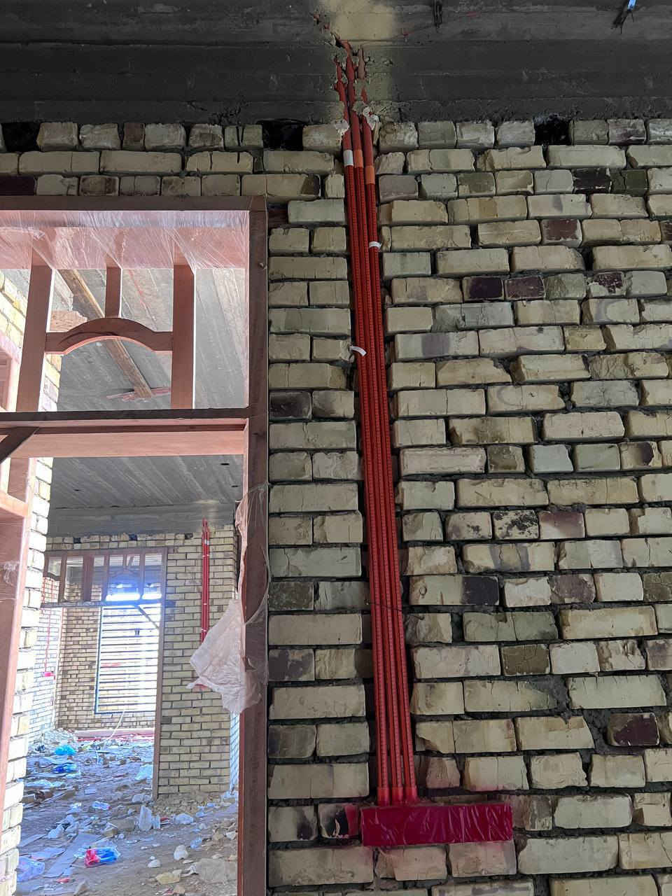 بحمد الله 
               
  تم الانتهاء من مرحلة  النزالات
 الحفر بالكوسره وتنزيل البوري وتثبيت البوكسات       وتثبيت البنل والسراكت وراك الكامرات 

لمنزل مساحة 200 م ط ارضي……

أبو سارة الكهربائي 
_***********
_***********
