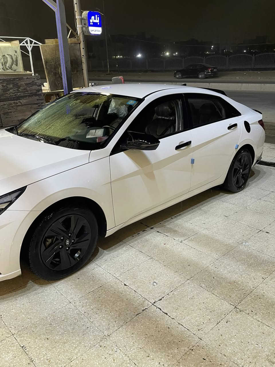 بسم الله الرحمن الرحيم
اللهم صل على محمد وال محمد 

السلام عليكم اخوان 
للبيع فقط 
سيارة افانتي هايبرد وارد كوري اصل
موديل 2023 
محرك 1600 هايبرد 
السيارة جديدة لا حادث ولا طخة
السيارة ماشية تقريبا 15 الف كيلو 

مواصفات السيارة :—

كشن السائق تدفئة تبريد 
كشن الصدر تدفئة 
تشغيل عن بعد 
شاشة كبيرة 
كاميرا دوارة 
كشنات جلد 
حساسات خلفية 
رادار امامي 
قيادة شبه ذاتية 
مانع انزلاق
تحكمات ستيرن 
اوتو هولد 
هاندبريك دكمة
وبعد مواصفات هواي
السيارة باسمي 
السيارة جديدة جديدة جدا مرااااية

سعر البيع ب 165 وبيها مجال بسيط حك الجية
تقرير الفحص يم المندلاوي مرفق بالصور السيارة بلاد 

العنوان / بغداد حي الشباب 
شارع سوق اميمة
هاتف او واتس اب 
مهندس علاء / ***********

سعر البيع 165 وبيها
