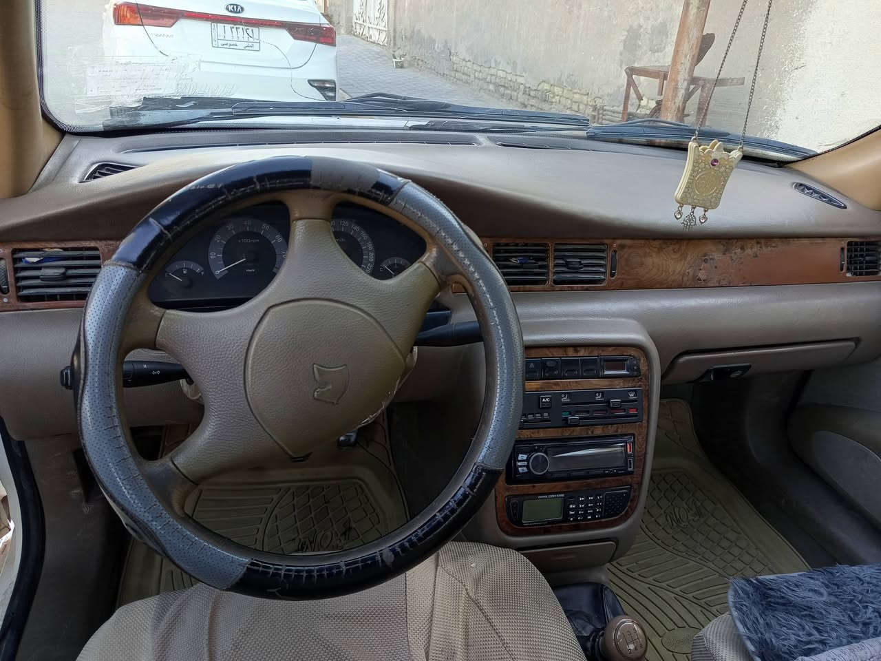 السلام عليكم سيارة سمند 2011 رقم انكليزي باسمي سياره مكفوله من ضربه تخم تاير كير مكينه دواخل حداديه سياره جاهزه خير من الله 
السعر 34 وبيها مجال
العنوان سماوه حي الحكم 
وهذا رقمي مامتواجد عل فيس ***********
