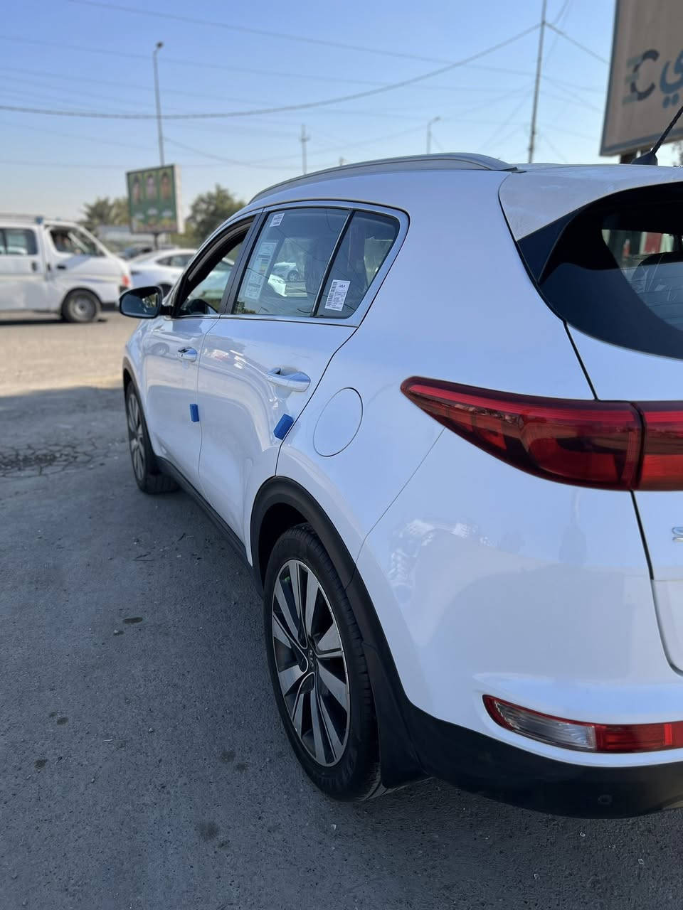 اللهم صل على محمد وال محمد
كيا سبورتج موديل 2019 
سنويه جديده وبسمي 
ماشيه 79017 km
خليجية بدون صبغ 
فقط تكحيل بسيط
سوناره موجود منشور
مواصفاتها نص فول 
⬇️رادار جانبي 
⬇️مري شفط + اشارة بامري 
⬇️زراكات ماء لايت 
⬇️كشن السائق كهرباء 
⬇️مكينة 2000دوش 
⬇️حساسات 360 درجة 
⬇️داخل جلد لونين 
⬇️ثلاث انظمة قيادة 
باقي المواصفات معروفه السيارة جاهزة من كلشي 
طخم تاير صدر حدادية  تبريد خير من الله 
مكان السيارة بغداد حي العامل
سعرها  190 وبيها مجال قليل
للاستفسار ‭0776 836 9801
