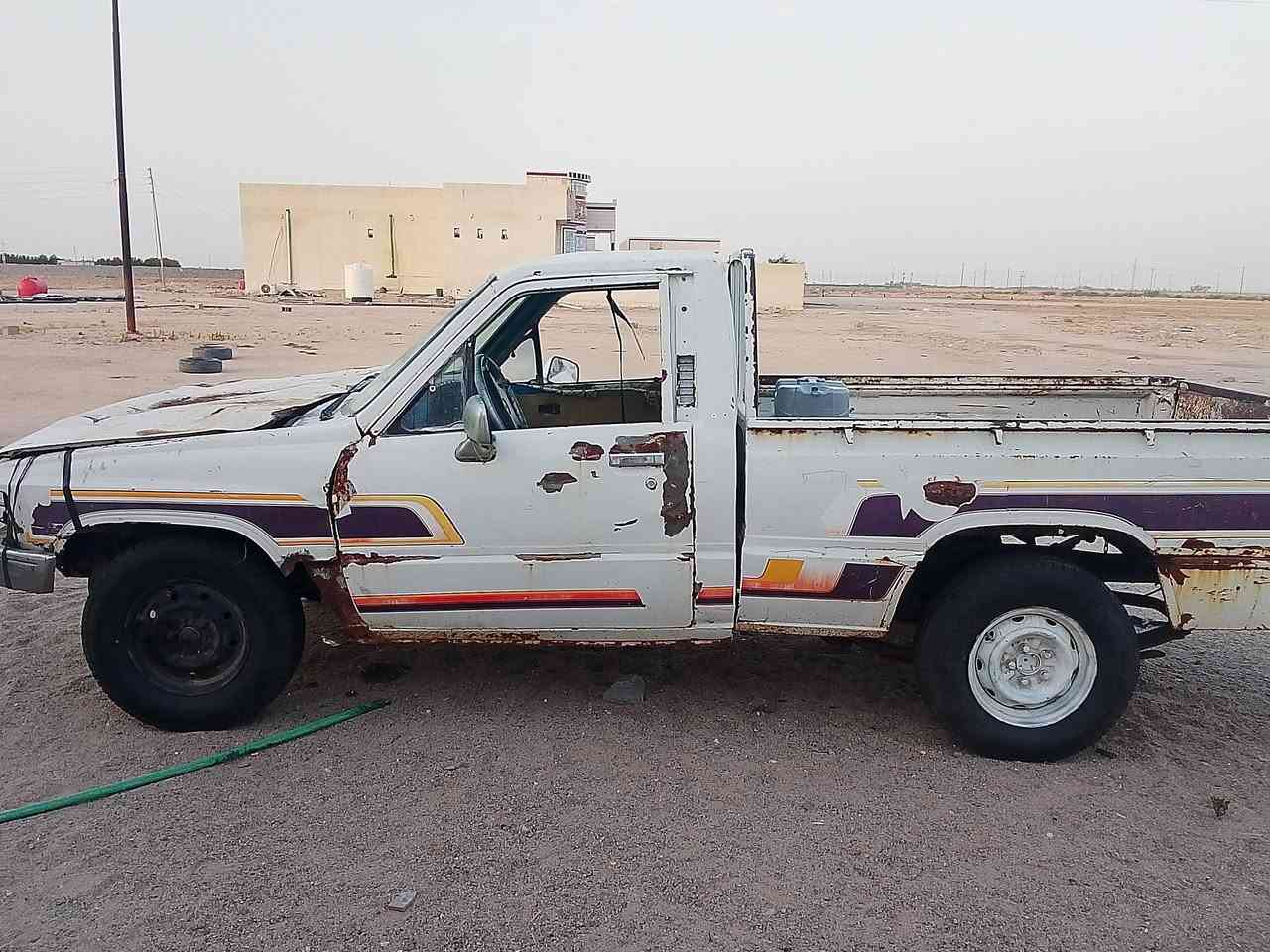 سلام عليكم تيوتا البيع تصقيط ابيع رقم معه شاصي اوكشر بدون محرك ولا كير سنويه 2027 رقم مميز 4 رقم مكان بصره ***********

