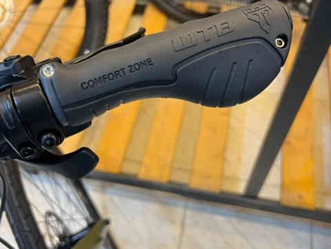 قنـ…. بلة جديدة وصلت معرض تيزاب 
گرافل gravel flat-bar
الماركة الالمانية corratec 🇩🇪🇩🇪🇩🇪
دراجة السفر على الطرق المعبدة والترابية 
لون زيتوني فخامة ورعب 💀💀💀 (بدون لمعه) 
قبضات WTB 💣💣💣
سستم سرعات 1x10  microSHIFT
بريكات هايدروليك
(جديد غير مستخدم)
بغداد - حي الاعلام 
*********** 
السعر 630 الف فقط
