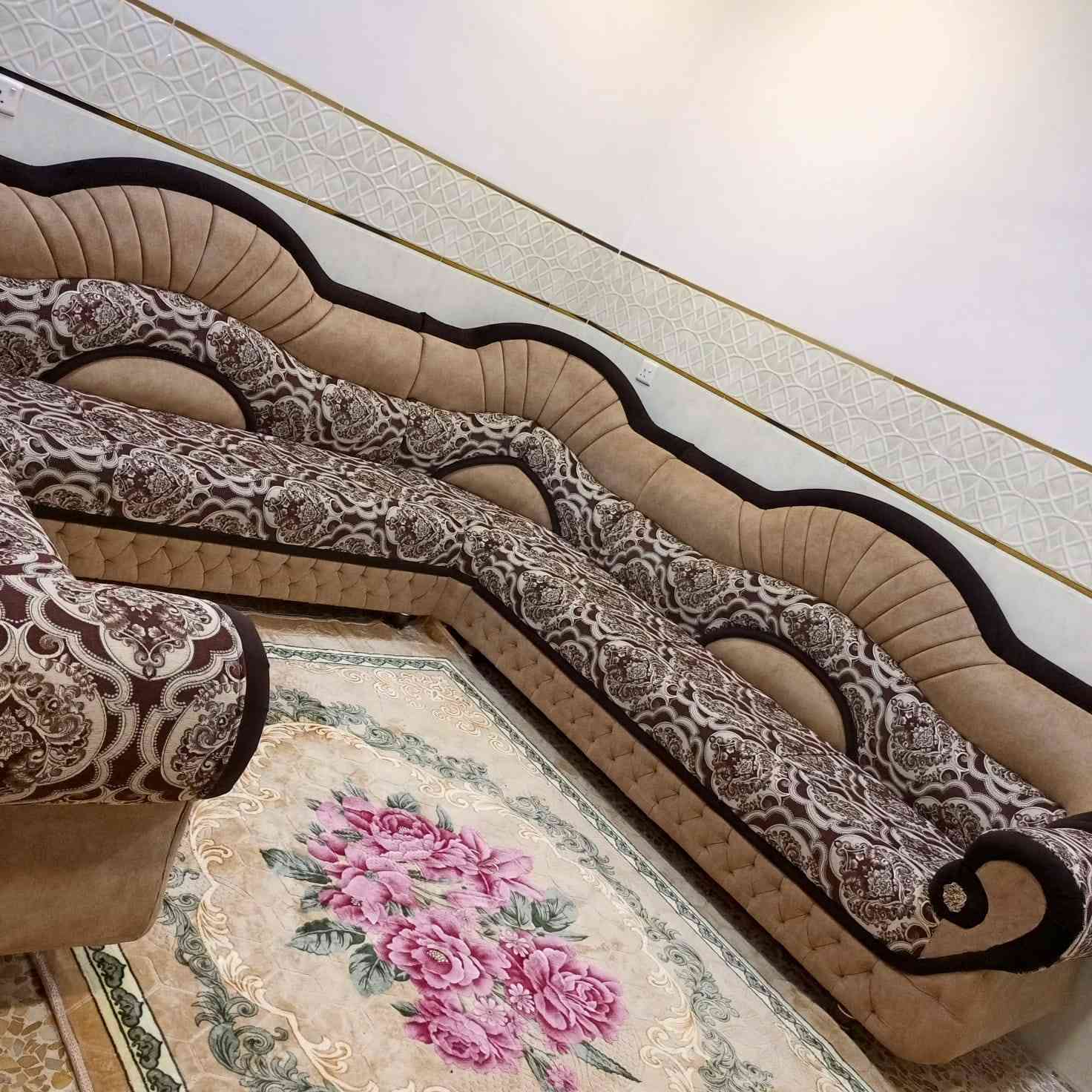 للبيع ديوان 7 أمتار
فصال مستعمل قليل خشب ثقيل
زاوية وحدة
السعر 450
مكان موصل الأيسر 
***********
