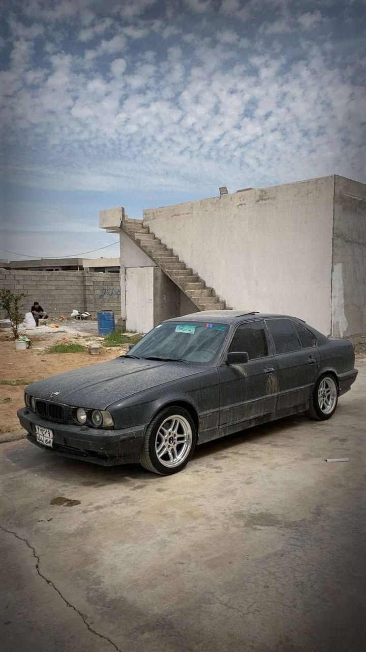 بيئم موديل ١٩٩٣ فول مواسةفات مةكينة ٥٢٥ ى كير تؤماتيك ئةكسلي٢٣ـ٣ لةسةرة چوار ويل هامانى لةسةرة لةگةر چوار تايةي خاوئن
لايت ئةلقةية و زينؤنى لةسةرة سلايتة و دوجان كارةباية  وةك غةرامة ٧٥٠ دولار  غةرامة لةسةرة بةناوي كردن بةسةرت و وةكالةشى بةناوي خؤمانة. ژمارة موبايل *********** أربيل, العراق
