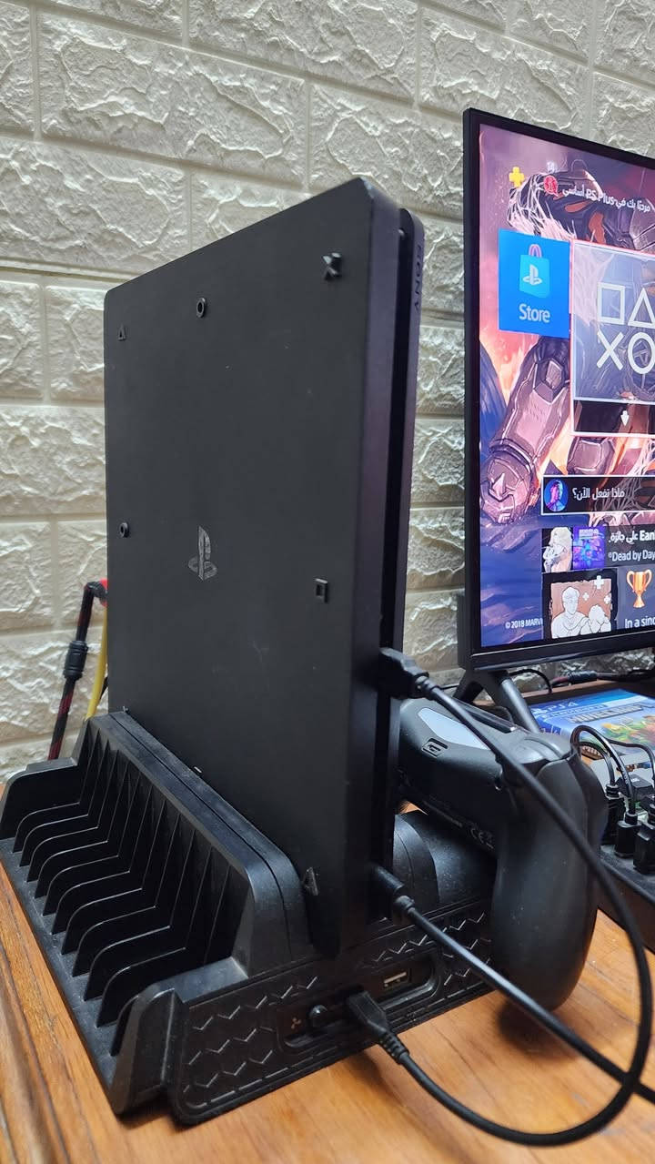 بلي فور سلم اون لاين
نظيف مع كامل ملحقاته 
UBS 
ستاند للبلي مراوح و قاعده شحن جوستكات
ماوس و كيبورد 
سماعه 
جوستك واحد شكل بلي 5 مع الستاند 
قرص ماين كرافت 
السعر 350 الف و بي مجال 
عنوان بغداد حي القاهره 
***********
