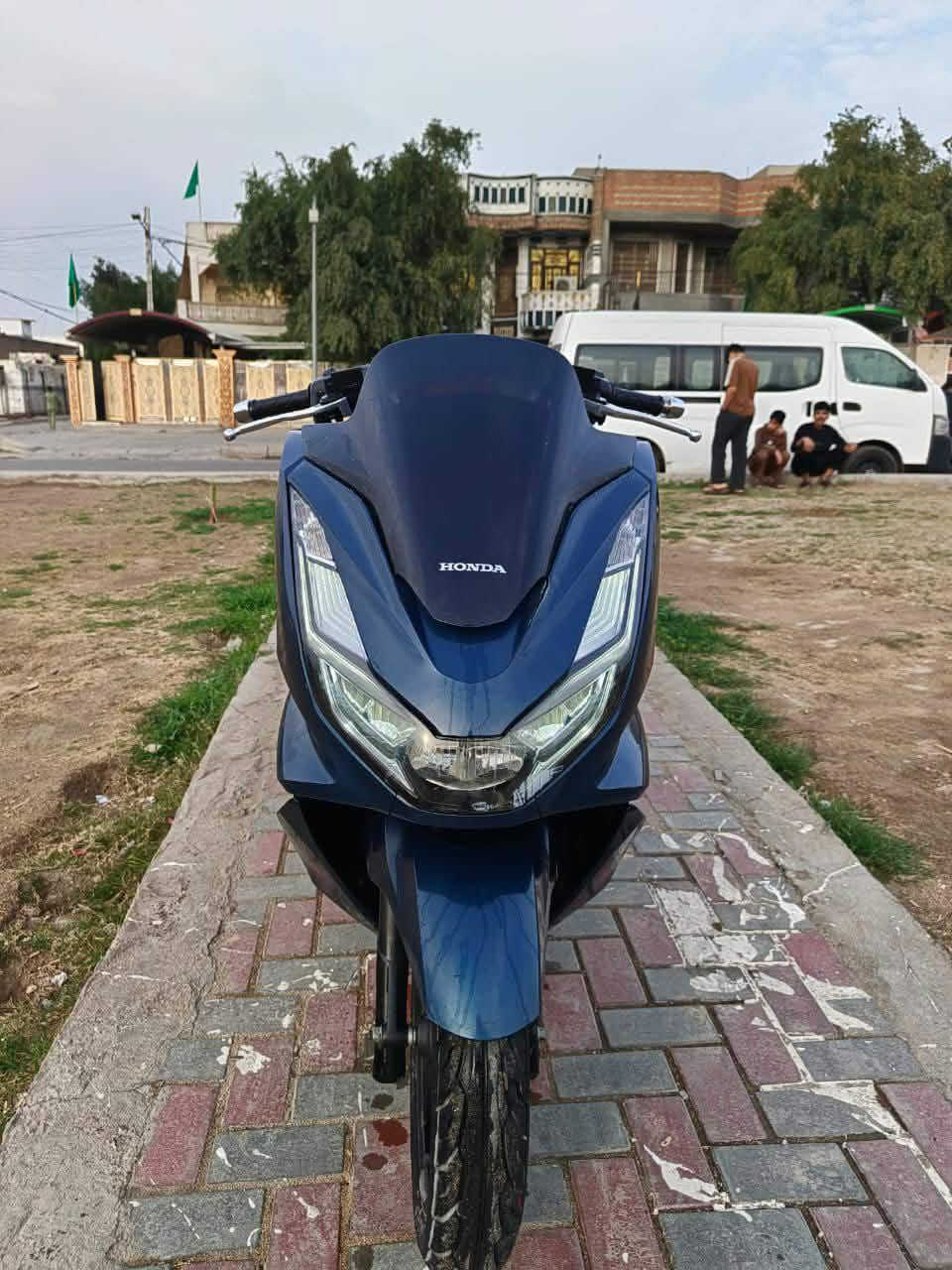 سلام عليكم دراجه نضيفه وبعدهه جديده دراجه جيل 4تصل وبخدمتك متوازي عله بيعتهه رقم***********
