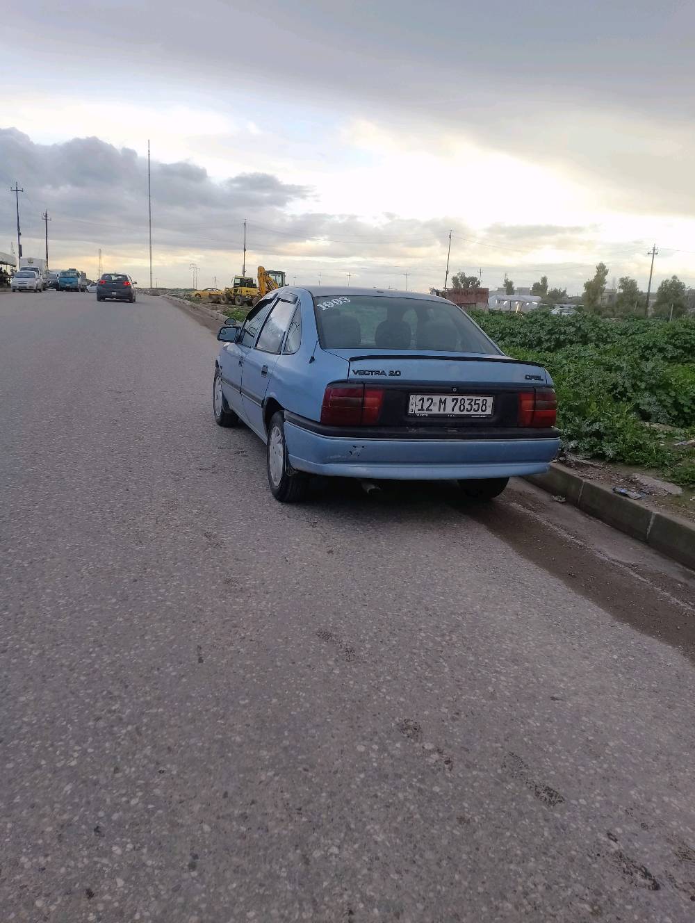 اوبل فكترا حجم 20..موديل 93..السياره بشرط..بوضعيه الشركه..ترايك للبصره. كلشي شغال تدفئه والكربائيات كلها بشرط وشغال .بشرط تحويل ..مكاني الشراي يتصل وبس مجال بسيط...الموصل جانب الايسر..