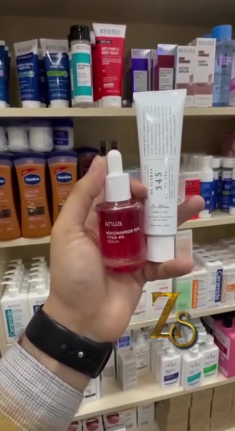 #عرض كريم 345 وسيروم انوا الاحمر ❤️💜🍓
هل تبحثين عن روتين فعال لبشرة مشرقة وشابة؟ 🍓

إليك المزيج المثالي! مع كريم 345 وسيروم انوا الأحمر، يمكنك الحصول على نتائج مذهلة في وقت قصير.

✨ كريم 345
يُعد هذا الكريم الحل الأمثل لترطيب وتغذية بشرتك. بفضل تركيبته الغنية، يعمل على تجديد البشرة ويمنحها ملمسًا ناعمًا ومشدودًا. مناسب لجميع أنواع البشرة، خاصةً إذا كنتِ تبحثين عن حلاً فعالاً لمكافحة علامات التقدم في العمر.

✨ سيروم انوا الأحمر
إذا كنتِ تسعين لبشرة أكثر إشراقًا وحيوية، فإن سيروم انوا الأحمر هو الخيار المثالي. مع تركيبته الغنية بالفيتامينات والمكونات المغذية، يعمل على تحسين مرونة البشرة وتقليل التجاعيد، مما يعيد إليها شبابها الطبيعي.

كيف تستخدمينهما؟
 1. ضعي سيروم انوا الأحمر بعد تنظيف البشرة مباشرة، ودلكي بلطف حتى يمتصه الجلد.
 2. بعد امتصاص السيروم، طبقي كريم 345 لترطيب مكثف وحماية طوال اليوم.

بإضافة هذين المنتجين إلى روتينك اليومي، ستستمتعين ببشرة أكثر إشراقًا ونعومة في أقل من أسبوع💜

السعر 24
#يوجد_توصيل_لكافه_المحافظات


**إذا كنت صاحب هذا الإعلان وتريد حذفه لأي سبب، رجاءا أرسل رسالة إلى الدعم الفني**