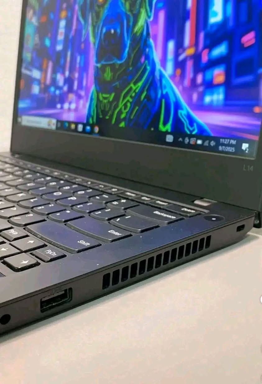 لابتوب Lenovo   الجيل العاشر سوبر سلم  للبيع
المعالج core i5 الجيل العاشر
رام 8 كيكا DDR4
هارد 256 كيكا SSD
كرت الشاشه Intel Uhd 630 حجم 5 كيكا
الشاشه حجم 14 انج ضد التوهج دقة fhd 1920x1080 
باتري ليثيوم 6 خلايا  شحن سريع 65 واط والباطرية ممتازة 
كامره دقة hd تحتوي قفل فتح وغلق الكامرة  
 منفذ  رام  وhdmi وباقي المنافذ   الحاسبه كلش نضيفه وحلوه
السعر 375 الف النجف, العراق


**إذا كنت صاحب هذا الإعلان وتريد حذفه لأي سبب، رجاءا أرسل رسالة إلى الدعم الفني**