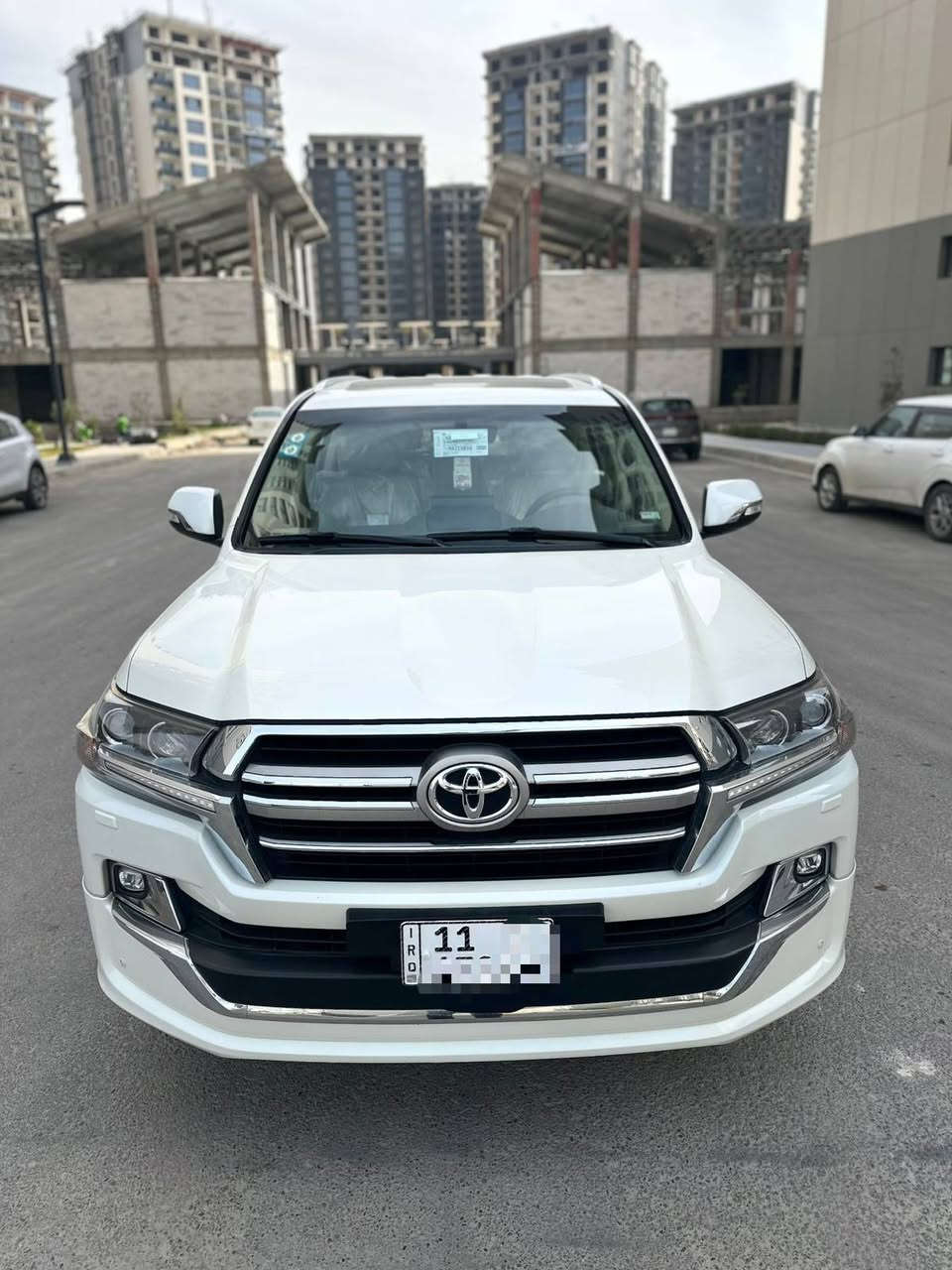 السلام عليكم                                                     لاند كروز موديل 19 للبيع
ساز باب اول فوول مواصفات 
محرك 8 سلندر 4600
5 بصمات 
3 شاشات 
حساس امامي خلفي 
8 ايرباك 
صندوق كهرباء شفط اصلي باب ربع شفط
كشنات جلد كهرباء 3 حركات
كيجات لكزز اشاير ترحيب لكزز
السياره مكفولة من الصبغ والضربه والتبديل فقط كم شخط بالدعاميه شي بسيط 
ماشيه 61 الف كيلو 

السعر 55000 الف دولار 
للاستفسار الاتصال فقط على الرقم ***********
