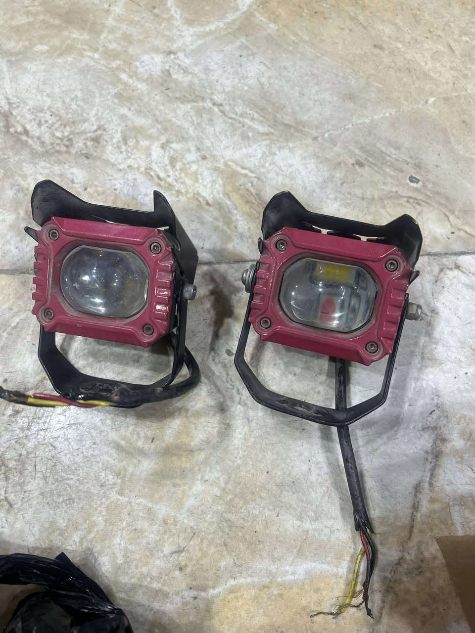 زنون امريكي اصلي 
٣ حركات  رماش 
الون  بيض   شمسي 
السكن نهاري الون  احمر 

اصلي  وضمان  

السعر ٣٠ الف 
 
التوصيل  موجود
الرقم ***********
