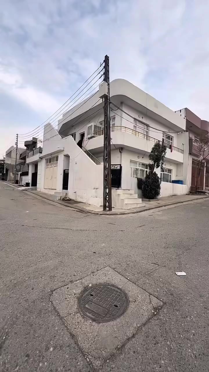 خانــووی بەرامبەر باخ بۆ فرۆشتن
بەنرخێکی زۆر گونجاو
لە سلێمانی گەڕەکی هەواری شار
🆔️ ژمارەی کۆدی خانوو 139

💰 بۆ زانینی نرخ کۆمێنت بنوسەو نرخت پێ دەگات 
💰لمعرفة السعر اکتب تعلیق علی المنشور وراح یوصلك السعر 
 
📞 بۆ زانیاری زیاتر ..للاستفسار اکثر الاتصال 
☎️  ***********   

ڕووبەر : ١٠٠م (١٠*١٠)  دوو نهۆمی سەربەخۆ ڕوکن

بۆ کڕین و فرۆشتن یاخود بەکرێدانی موڵکەکانتان پەیوەندیمان پێوە بکەن.
☎️  ***********
 

#خانووبۆفرۆشتن #زەوی #بۆفرۆشتن #عقارات #کرێ #نوسینگەی #تیجاری #گروپی #عقارات
