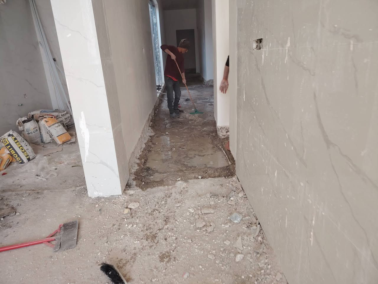 سلام عليكم  / يوجد كادر عمل جاهز/ تصعيد مواد/ تنضيف بيوت/ تفليش/ تكشيط/ تنضيف حدائق/ دفن نهري  / شقلنه ليل ونهار   /ومعداتنه جاهز/ ماعليك بس تصال على رقم  /     ***********
