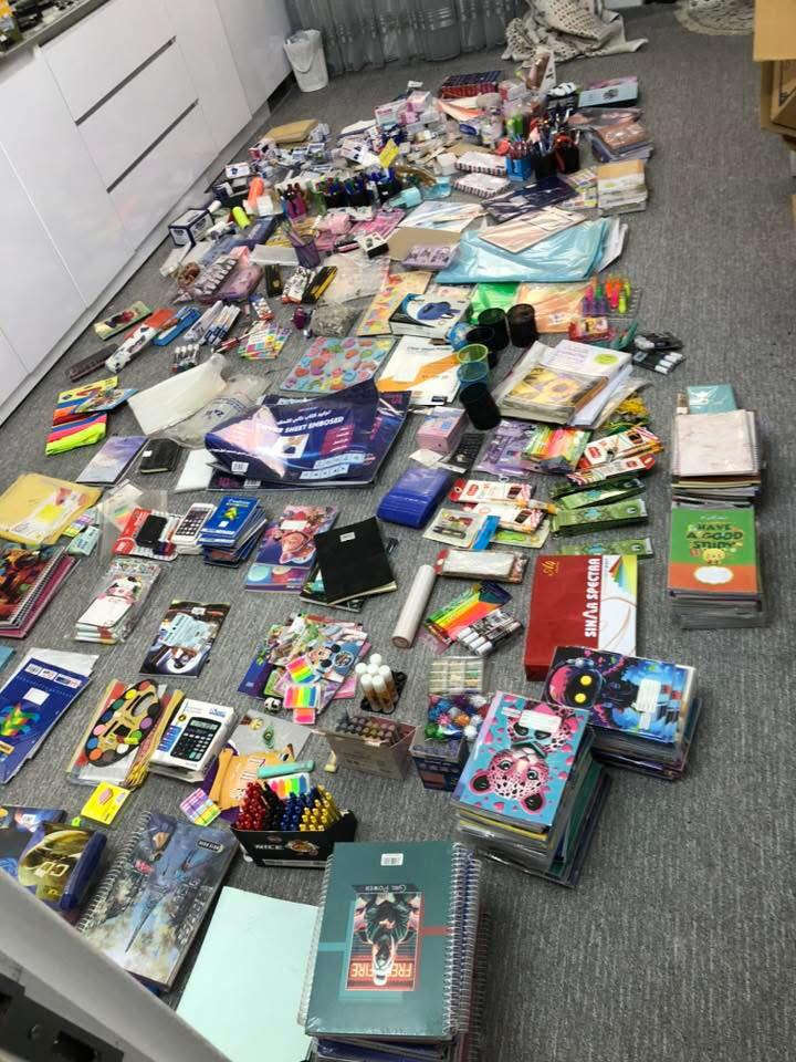 مواد قوتاسيه
ممكن ٦كارتونانت كل منواعان 

بشعر مناسب موه تريد تهال خاص 

انتيك بسعر مناسب 

***********
