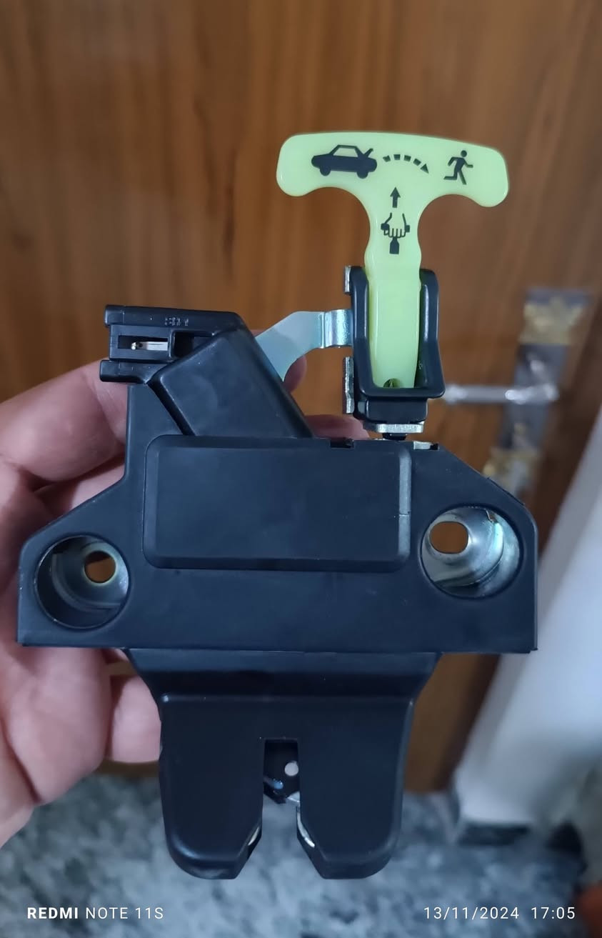 السلام عليكم... غراض كورلا للبيع.. يوجد. توصيل لكل مكان ***********.......
1/كوع ولف حماوة اصلي 10الف... 
2/بطاين امامية زوج 30الف.. 
3/غطاء محرك امريكي 25الف... 
4/قفل جنطة كهربائي 25الف... 
5/نيكلة صندوق طويلة 25الف... 
6/حواجب لايتات نيكل 15الف... 
7/لايتات خليجي 75الف زوج... 
8/لايتات امريكي داخل اسود 85الف زوج... 
9/شريط استيرن 15الف ابو الفسفورة... 
10/قبغ راديتر تفصيخ 10الف... 
11/تحكم تبريد فرارات 35 الف.. 
12/ترايش جام خارجية تخم. 30الف... 
13/سيوف دشبول اصلية 25الف..
