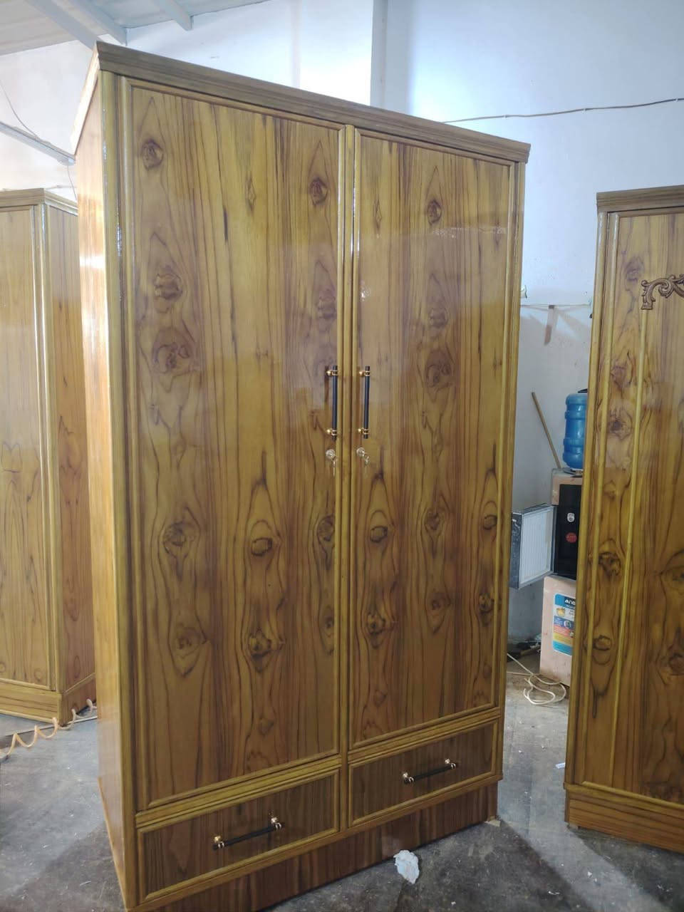 معرض ومعمل الزبيدي لعمل غرف النوم والبوفيات بأنواعها بوفيات شماليه تخم ديوان جرابي شغل عراقي صاج درجه اولا وبأنسب الاسعار العنوان بلدروز مدخل البوابه قرب حسينيه بيت عاشور ***********
