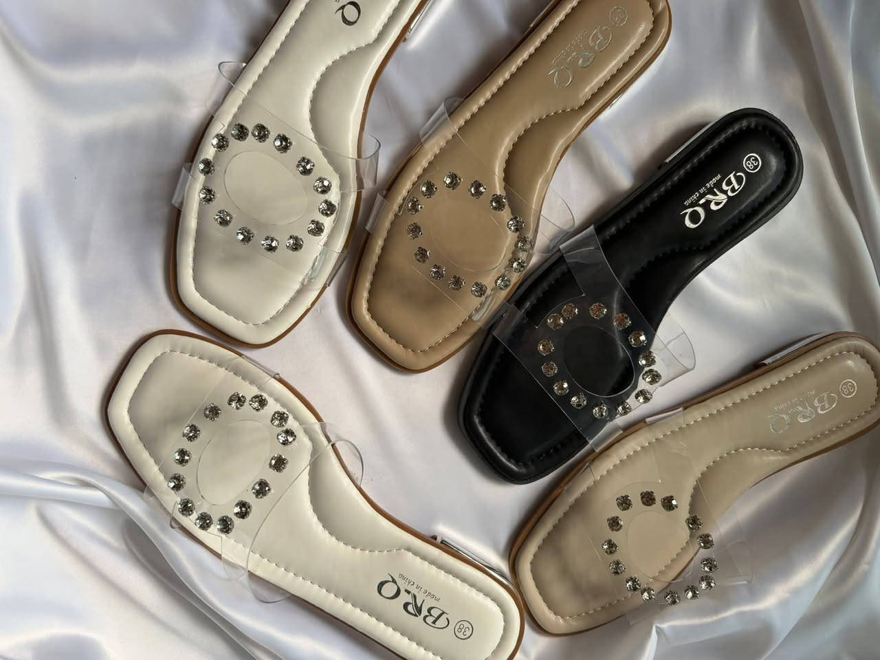 حجز والاستفسارات رجاء دخلوللبيج روز ستور نكملج اناقت  والاوتفت مالتج🤭🩷✨
أسعار مناسبة 💸 كوالتي عالي 👌
بضاعة راقية تليق بذوقج 🌸
👜 حقائب نسائية بجميع الأحجام والألوان
👛 جزدان نسائي راقي
⌚ ساعات نسائية مميزة
👠 أحذية فلات وكعب
👢 بوتينات راقية
👝 محافظ رجالية
🕶️ مناظر أنيقة
🎨 تتوفر ألوان ومقاسات متعددة
للحجز أو الاستفسار عن الألوان والقياسات:
📩 دايركت
☎️ أو عن طريق الواتساب: ***********
