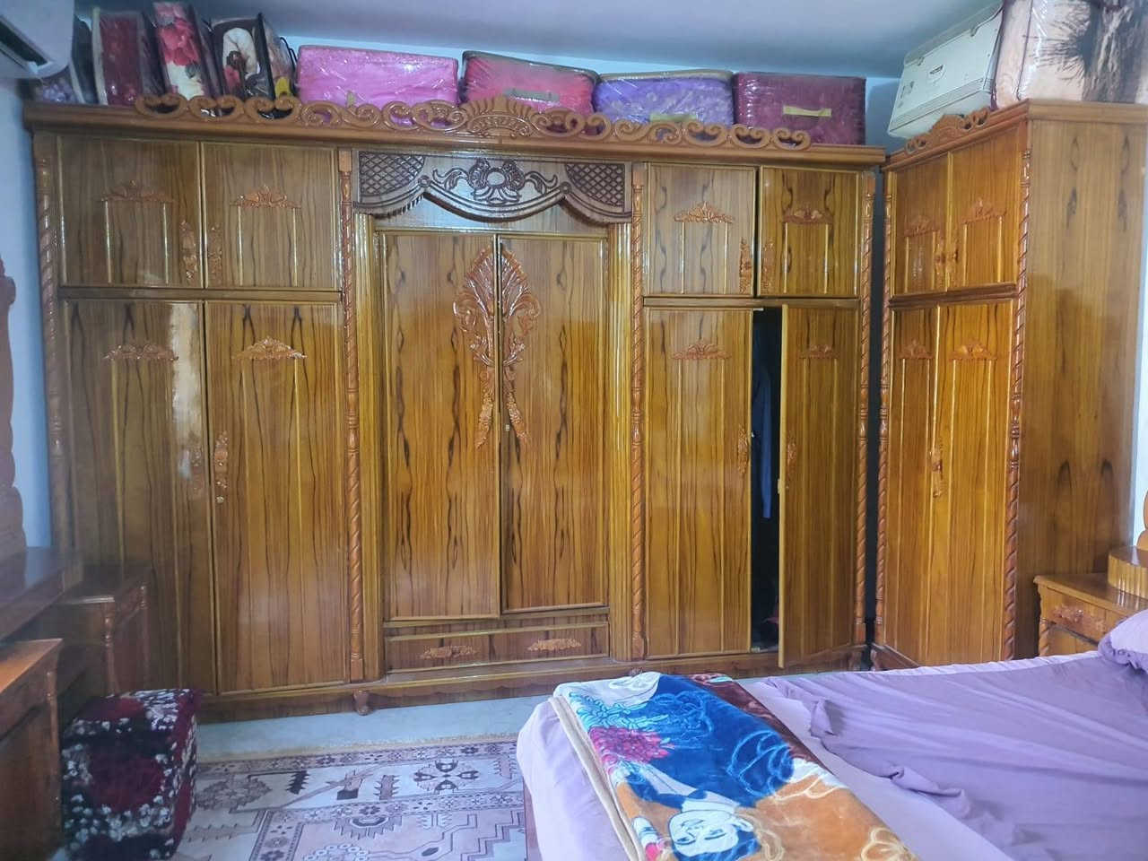 سلام عليكم غرفه خشاب جديده للبيع بسعر مناسب  
***********
