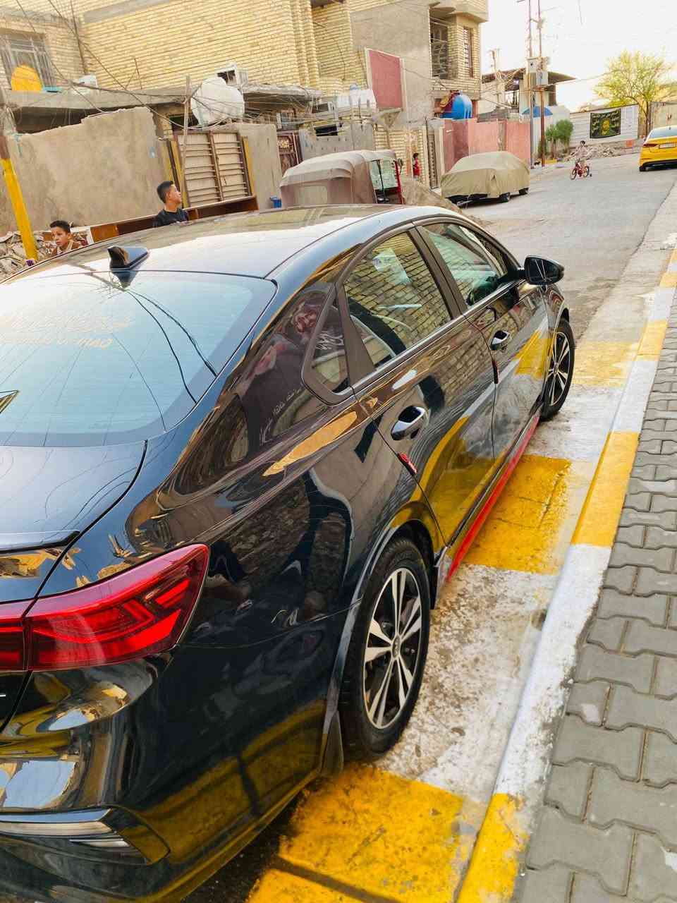 سلام عليكم 
فورتي موديل 2021
 وارد امريكي حادثهة بنيد وجاملق ويرباك استيرن 
محرك 1600 جي تي اي رياضي السيارة معوقين 
بعد 10 اشهر وصير حرة وراعيهة موجود ماشية 42 السيارة جديدة مكفولة 
السعر 125 وبيهة مجال قليل 
الاتصال ***********
