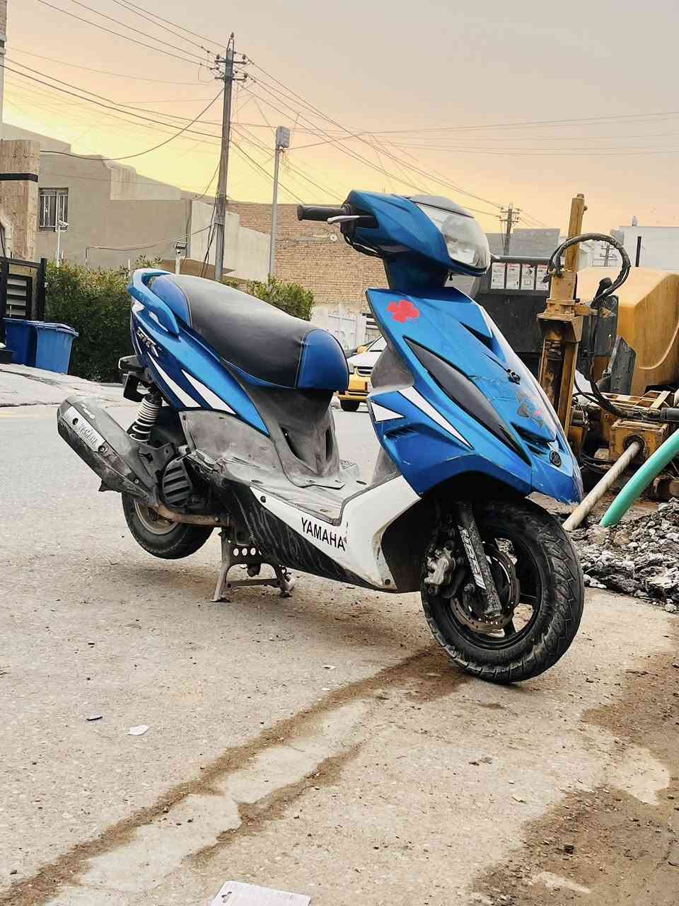 سلام عليكم دراجه جي تي ار
مكينه ناعمه مكفوله لاتنقيص ولاتبخير 
تايرات تخم جديد
دبلات خلفي شغالات امامي شويه تعبان 
بجم مكسور يرادله تبديل 
كلج خلفي رياضي معى البنكه 
كامله مكمله صارله شهرين نازله رمبه
السعر مليون وبيه مجال حك جيه ولبجم 
المكان بغداد الغزاليه الرقم ***********
