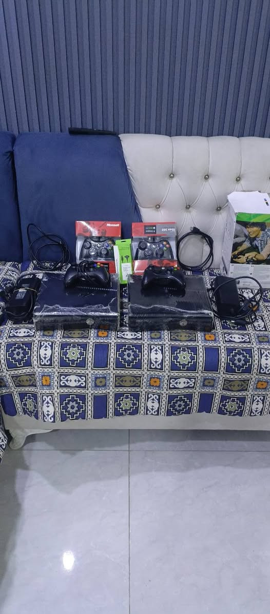 بجهازبلي اكس بوكس 360جهازين للبيع نظيفات مع اليدات مع الملحقات كامله مع رام اكثر من مئه لعبه على الفحص الموقع بعقوبه التحرير .
ه‍.*********** السعر الواحد 110الف وبي 
مجال
