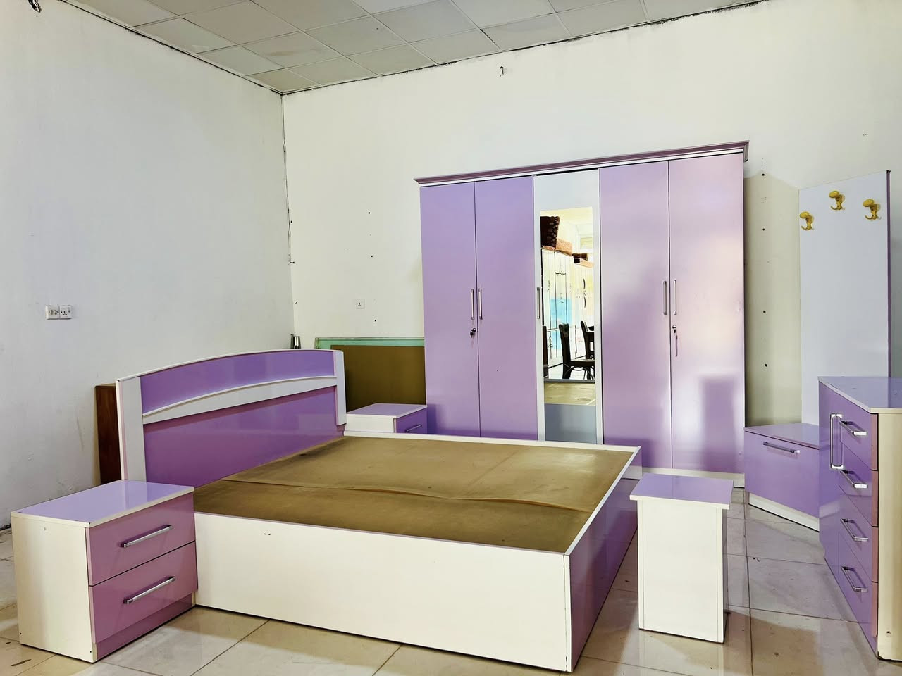 عربي كوردى #للبيع #بوفروشتن
غرفه نوم7 قطع تفصال خشب درجه اولى (375 الف )مجال قليل
ژور نوستن 7 پارچه ده سكردى ده ره جه يه ك (375 هه زار) //ومه جالى كه م
عنوان كركوك حي النصر
***********
***********
ملاحضه نشتري جميع انواع الاثاث المنزليه
چيت هه يه بو فروشتن وه ره چات
