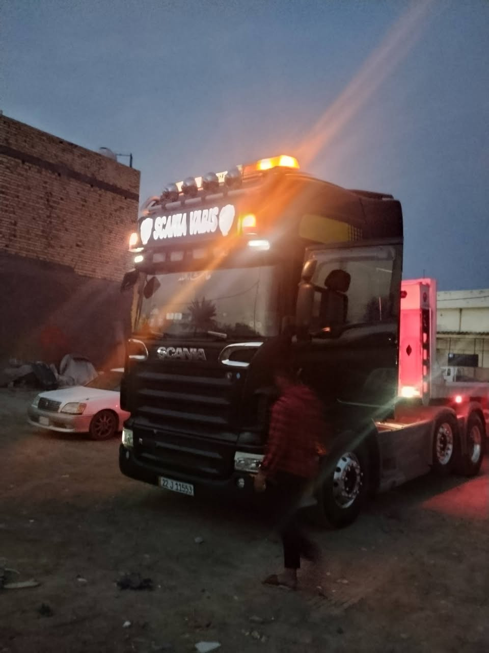 سلام عليكم سكانيا للبيع موديل 2007محرك 4خطوط 420سنكل امامي تخم تاير تخم ويل كروم سياره جاهزه للشغل كير 3/3 العنوان بابل فضاء القاسم ***********رجاء الاتصال من 8صباحن لا10مساء
