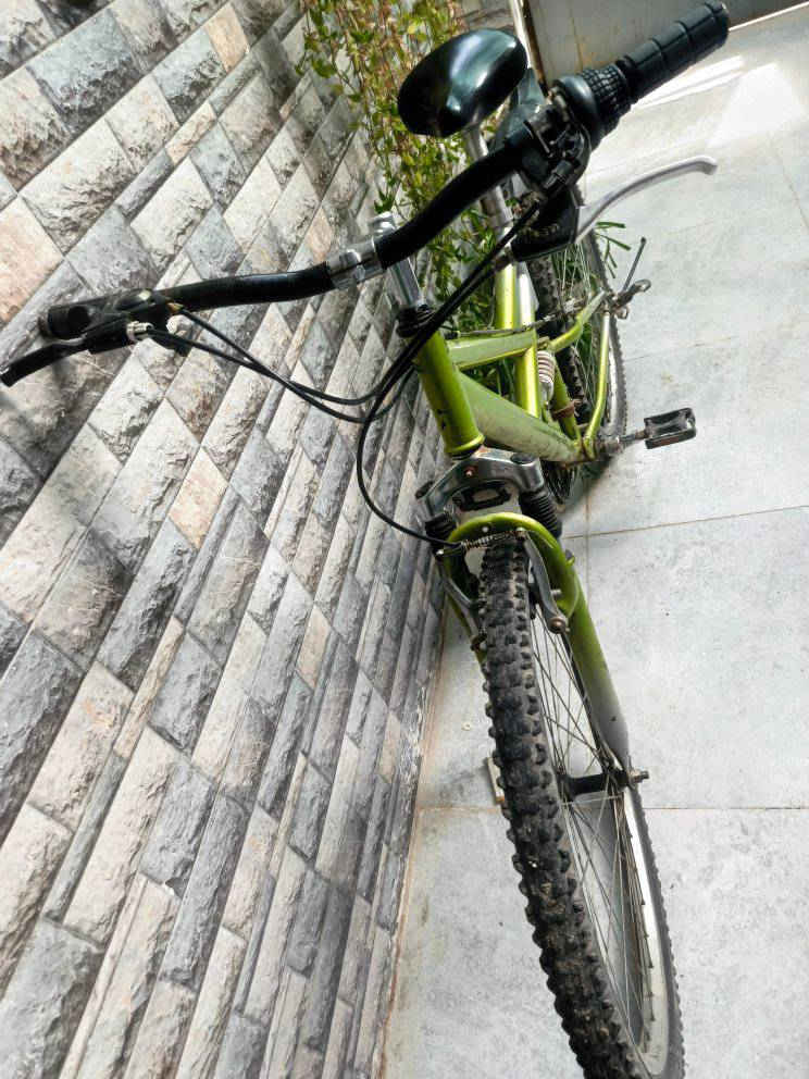 بايسكل جبلي كلو شغال 
بريكات وگير خلفي 
دبلات امامي وخلفي 
جديد مامصبوغ 
تايرات و وياله نضاف 
سعر 115 وبي مجال 
تواصل خاص


**إذا كنت صاحب هذا الإعلان وتريد حذفه لأي سبب، رجاءا أرسل رسالة إلى الدعم الفني**